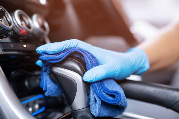 Pourquoi nettoyer l’intérieur de votre voiture régulièrement améliore votre santé et votre sécurité ?